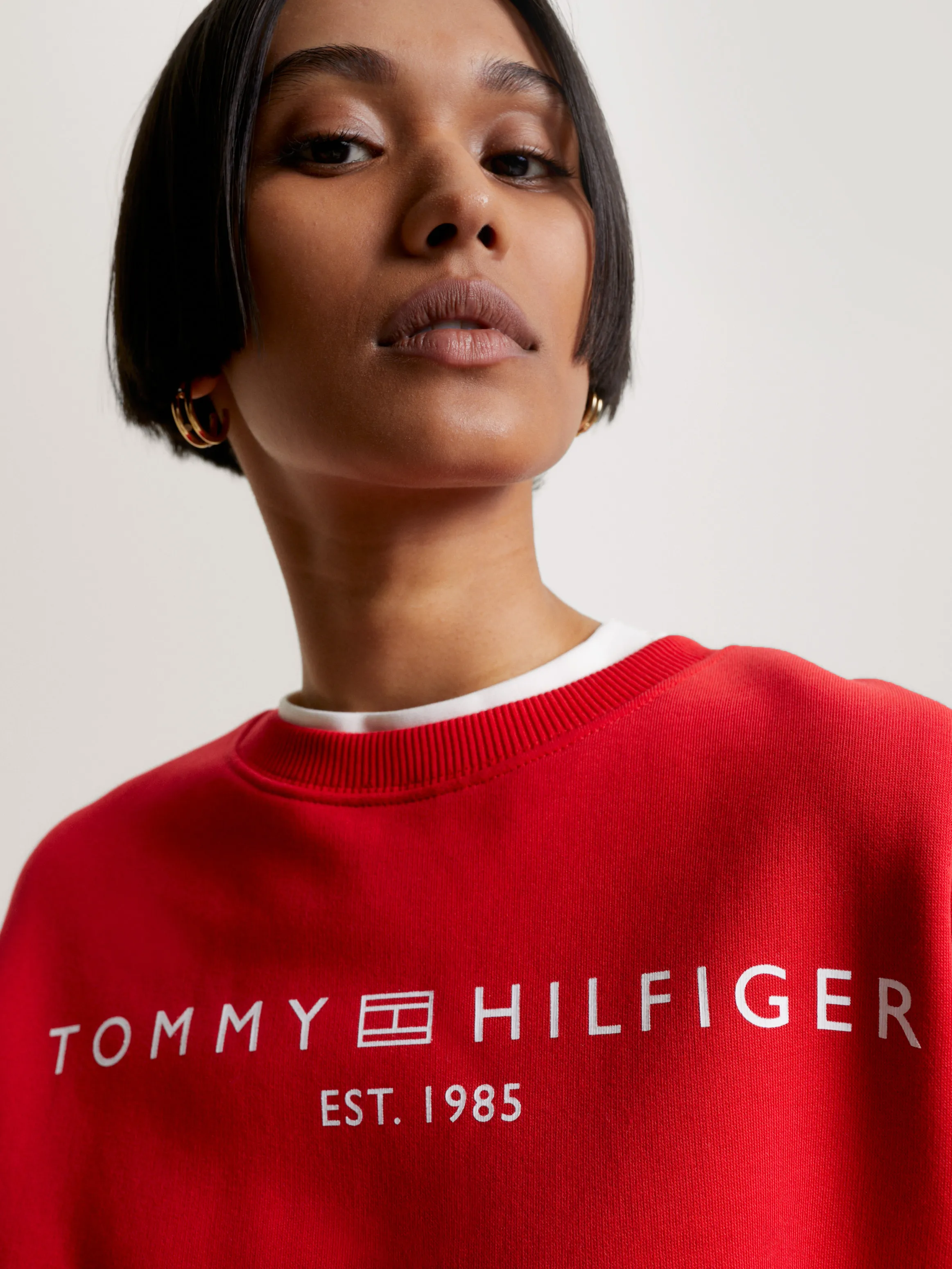 Chest Logo Crew Neck Sweatshirt | Sweatshirts & Hoodies | Tommy Hilfiger