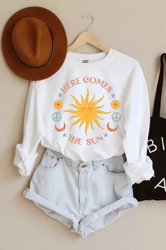 HERE COMES THE SUN GRAPHIC SWEATSHIRT