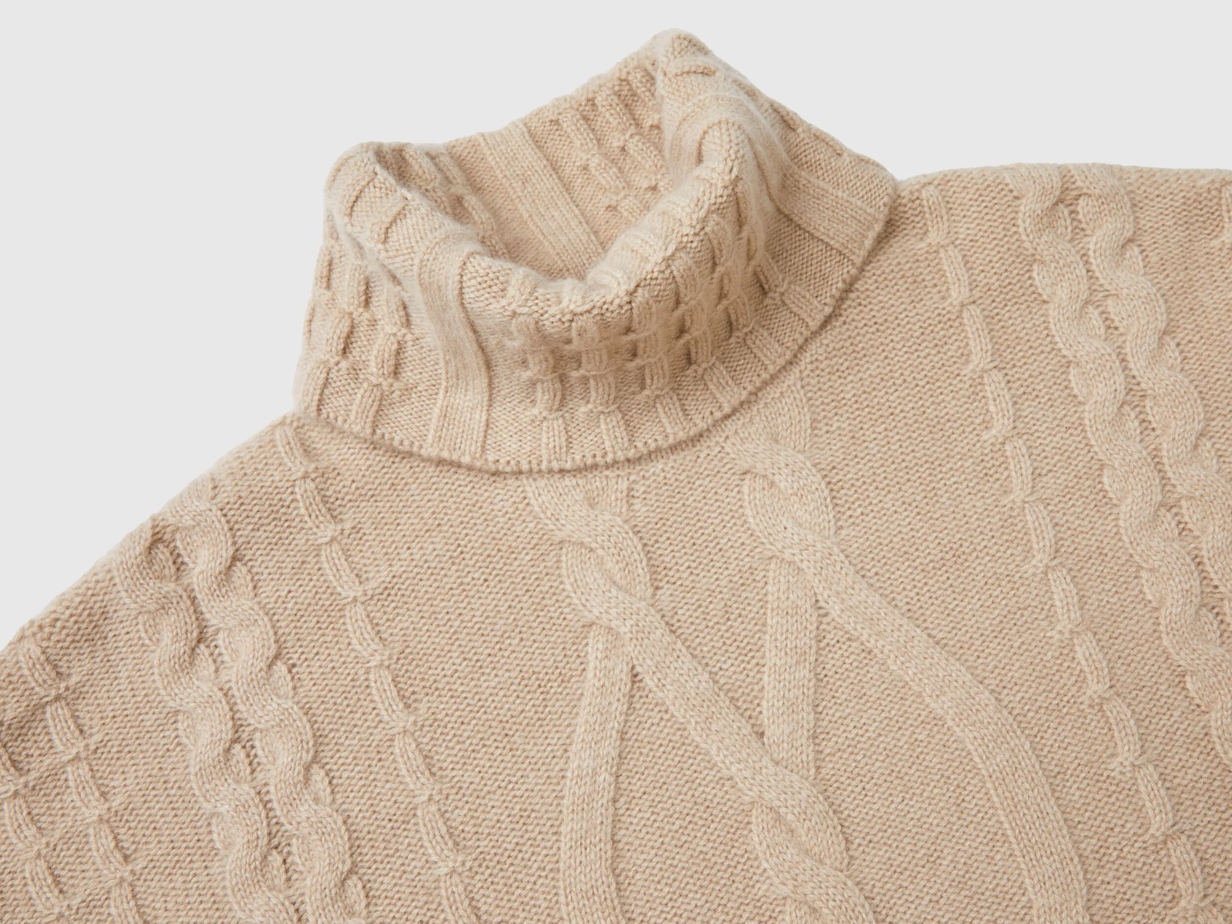 Pure cashmere turtleneck with cable knit - Beige | Benetton