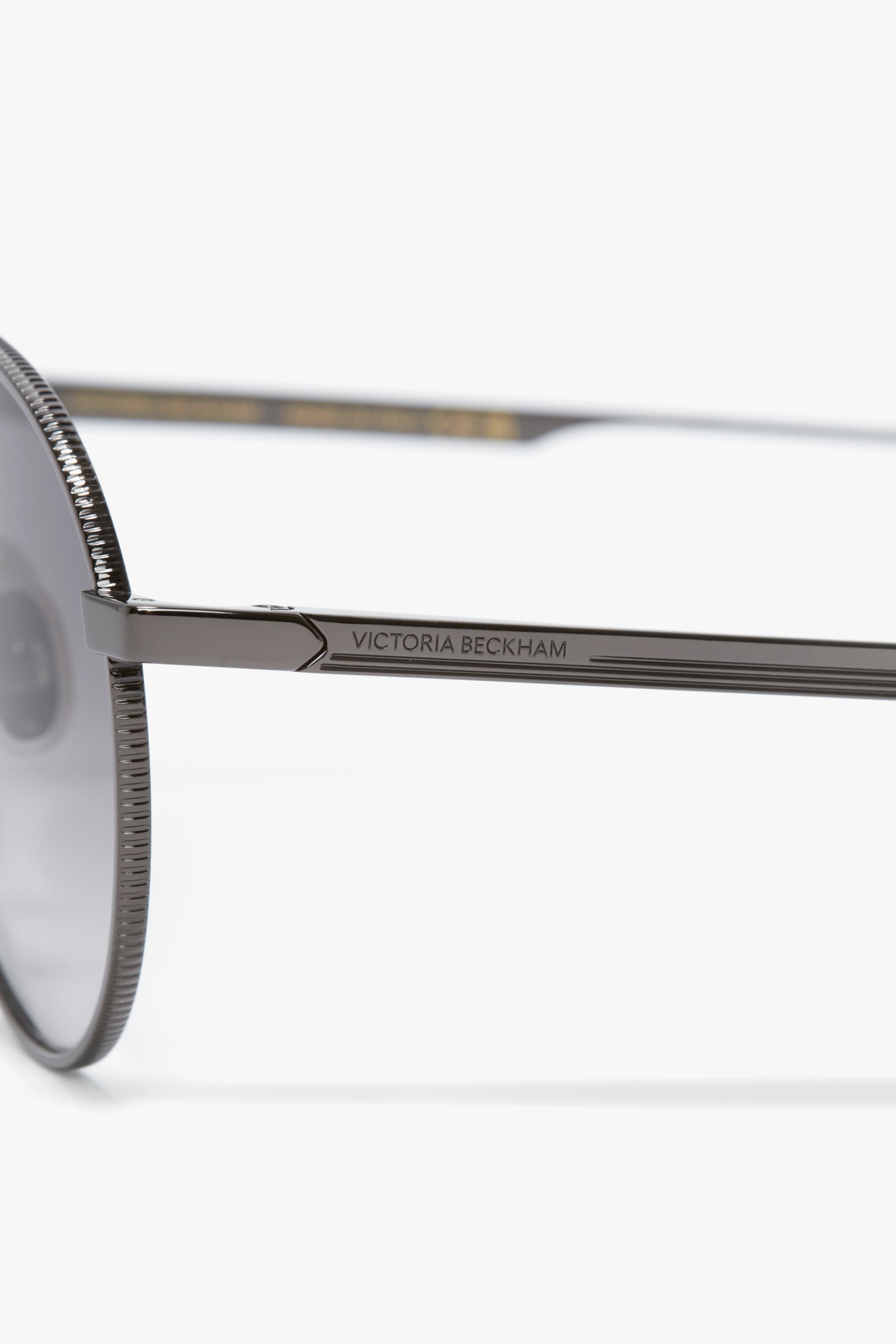 V Metal Pilot Sunglasses In Grey Gradient